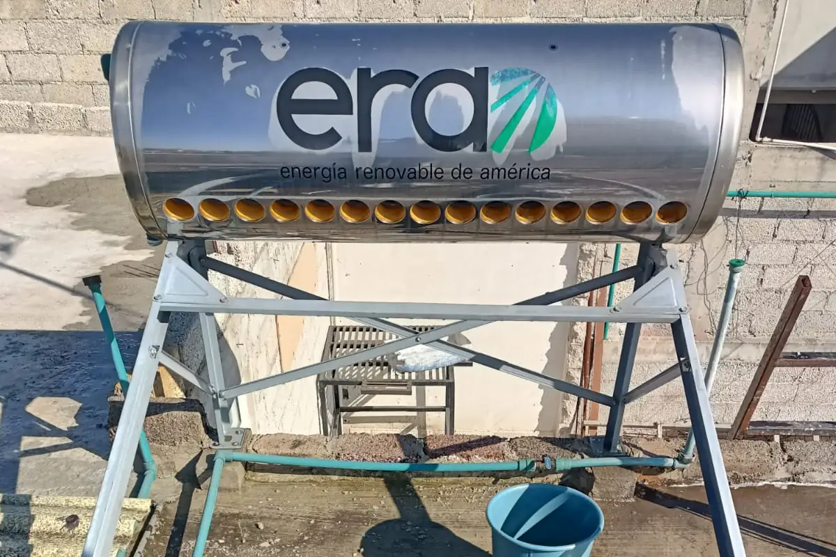 Limpieza de calentador solar: termotanque sin tubos durante el lavado